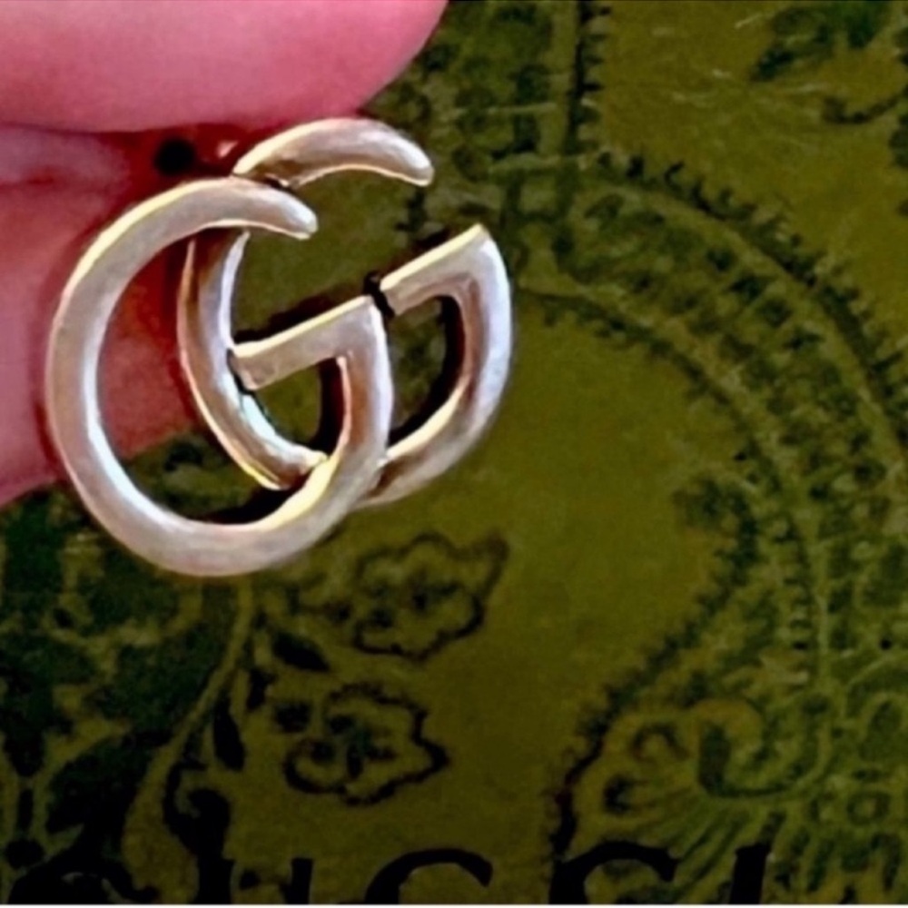 Gucci Gold Interlocking GG Logo Stud Earrings - Picture 3 of 9
